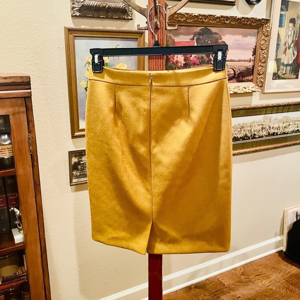 J. Crew 100% wool pencil skirt fully lined SZ 0 mustard yellow quiet luxury - Picture 3 of 7